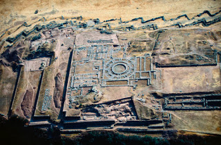 Nieoficjalna zakazana historia sta... - imposing-incan-fortress-of-sacsayhuaman-...teca Sacsayhuaman w pobliżu Cuzco w Peru.jpg