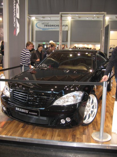 Mercedes2 - Brabus_S-Class_black_W221.jpg