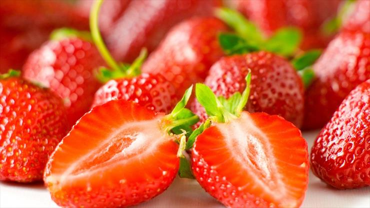 tapety na pulpit - delicious-sliced-strawberry-1920x1080.jpg