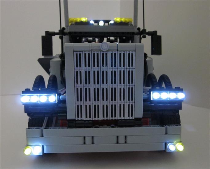 LEGO LEDS - 5090599521_442a3fc2a4_o.jpg