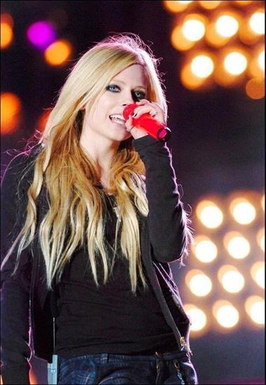 Live - Avril Lavigne Live 6.jpg