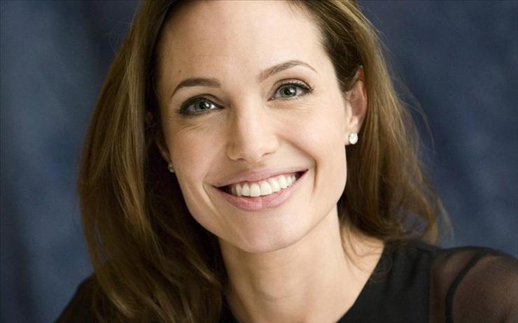 Angelina Jolie - Angelina Jolie 75.jpg