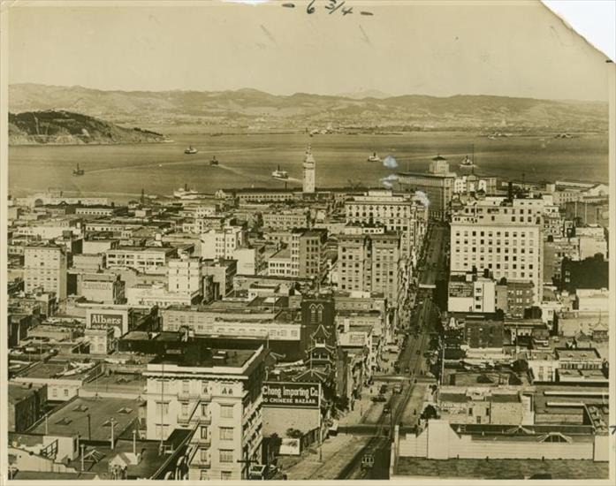 Kalifornia - View of San Francisco looking across the bay toward Berkeley.jpeg