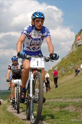 FOTO MTB Mistrzostwa Polski  2005 - Marek Galiński - z tyłu Mariusz Kowal.jpg
