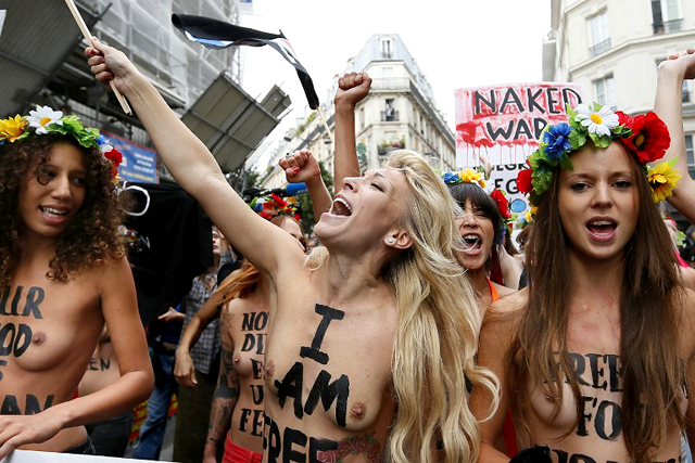 1 - Ukraińskie feministki z grupy Femen protestują przeciw anty-kobiecej polityce.jpeg
