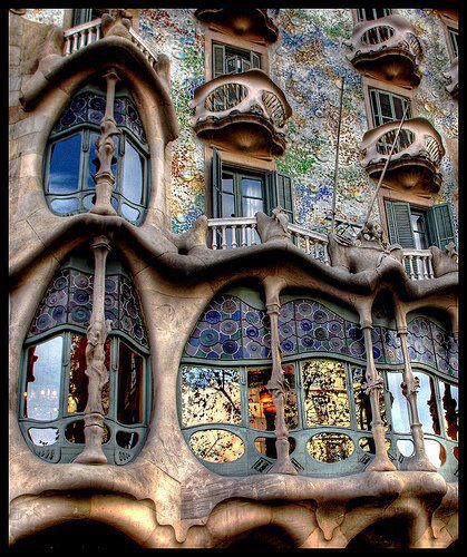Świat jest piękny - Casa Batlló in Barcelona.jpg